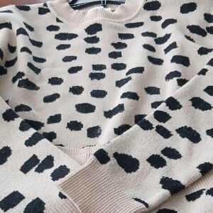 Elegant Leopard Print Crew Neck Sweater